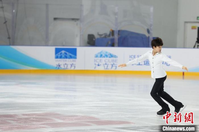 2025年北京市花样滑冰与队列滑联赛在国家游泳中