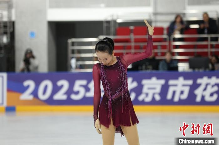 2025年北京市花样滑冰与队列滑联赛在国家游泳中
