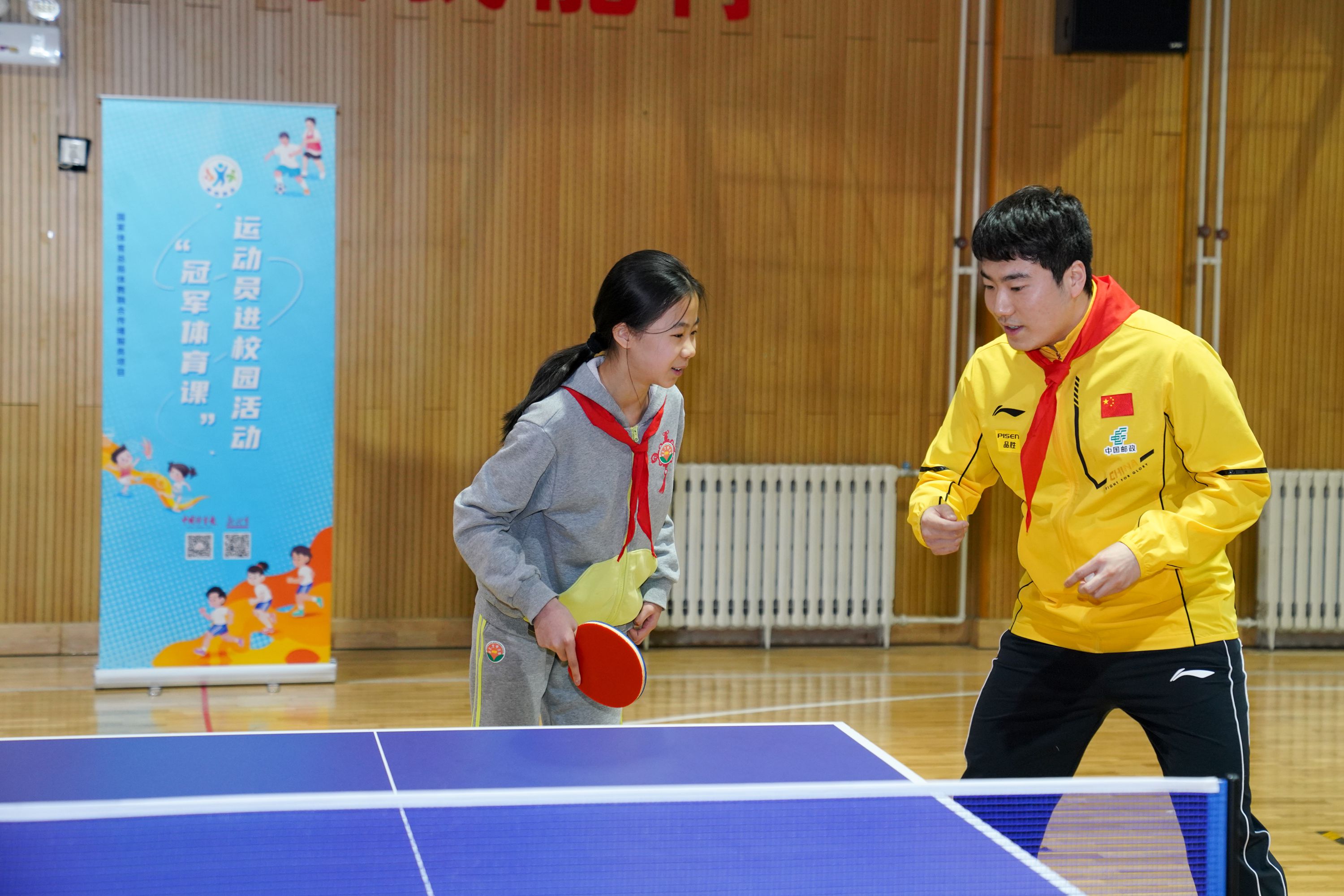 国乒名将梁靖崑陈熠走进校园传递体育精神激励