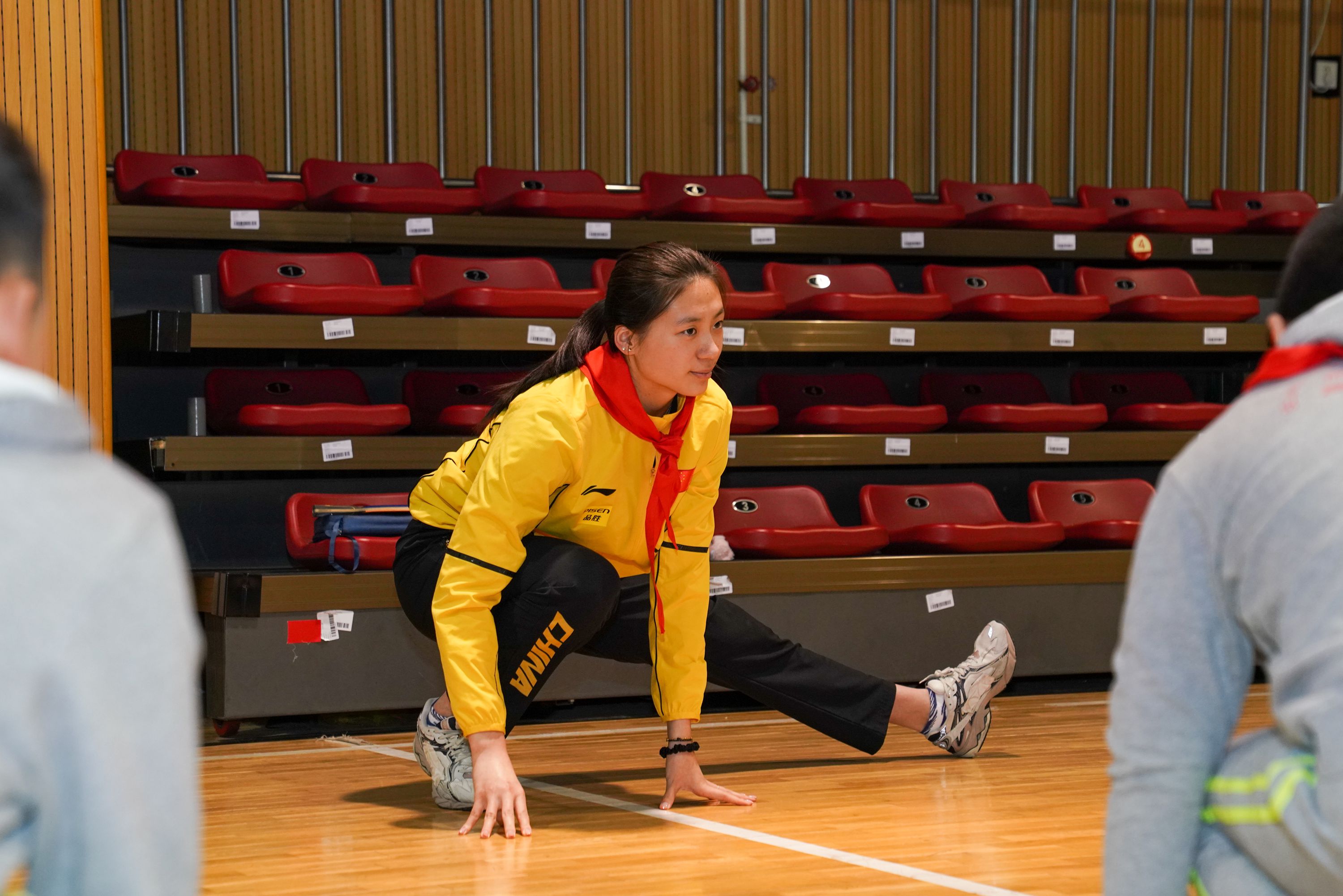 国乒名将梁靖崑陈熠走进校园传递体育精神激励