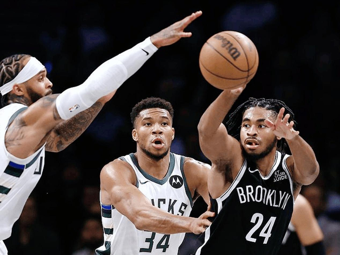 雄鹿裁掉托马斯南斯获长期合同引热议